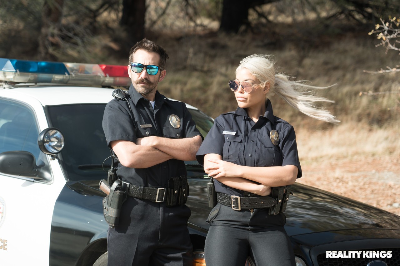 Blonde Spanish copper Bridgette B fucks a hot criminal on the cop car-图片2